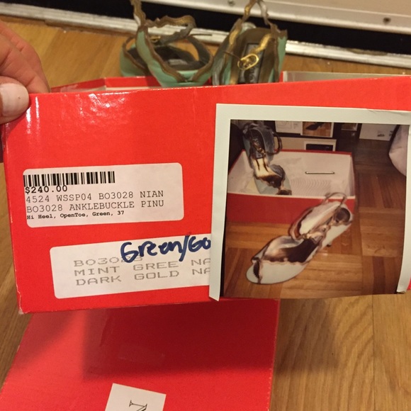 Nia Nova - London - green& gold heels - Picture 4 of 4