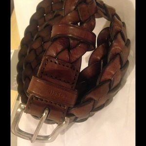 Super cute Fossil brown leather belt!