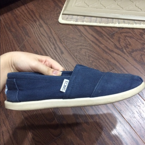 navy toms