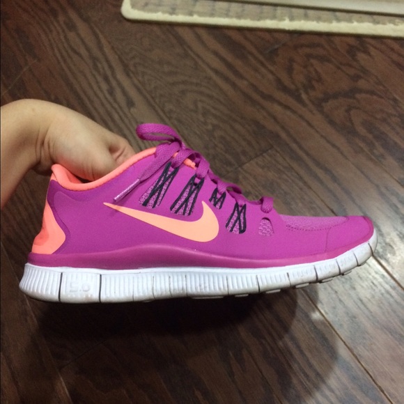 pink Nike free runs 5.0