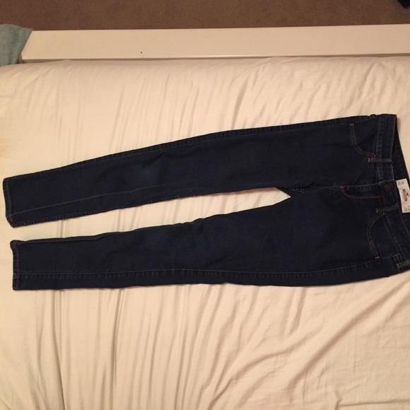 Dark wash low rise hollister skinny jeans