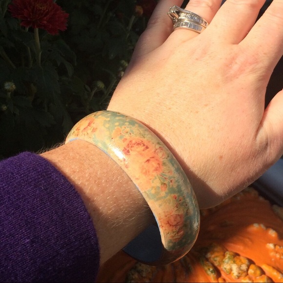 💥2 for $25 - Faded roses wood bangle