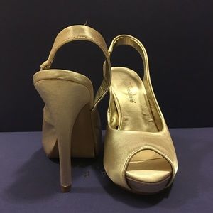 [Brand New] Lulu Townsend nude stain peep toe pump