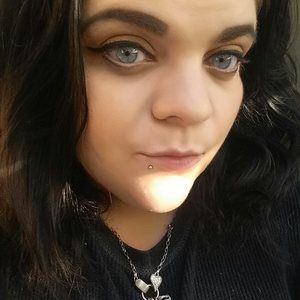 Meet your Posher, Leslie