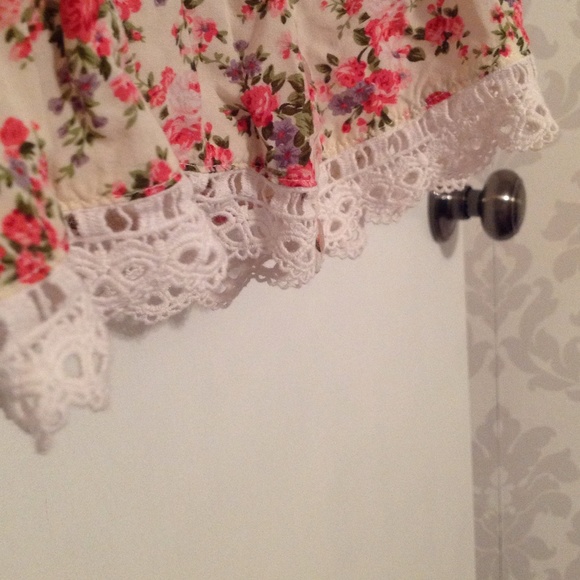 Floral top - Picture 4 of 4