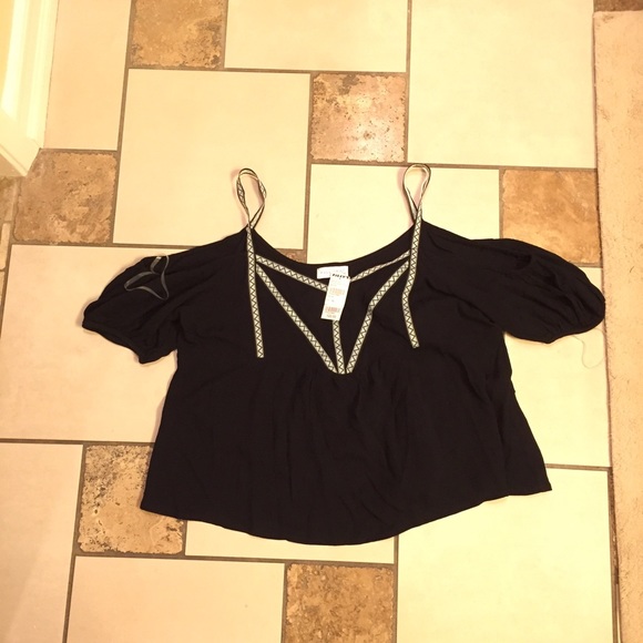 tillys black long short sleeve shirt