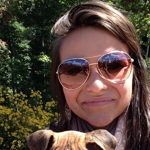 Meet your Posher, Lacee