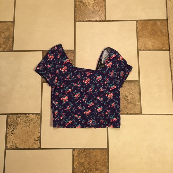 cropped tee