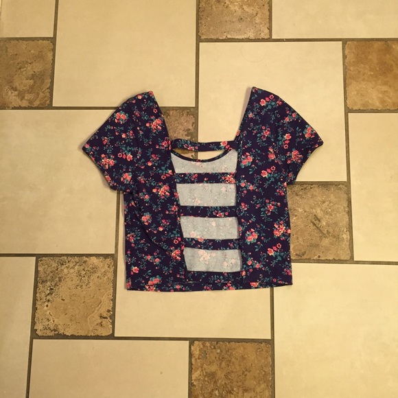 cropped tee - Picture 2 of 2