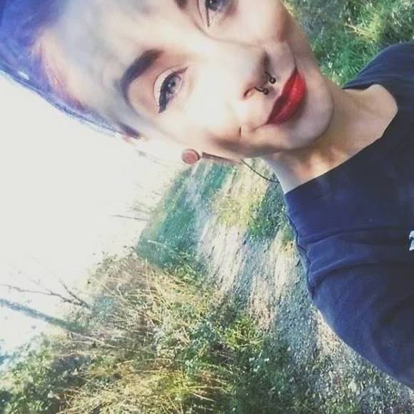 Meet your Posher, Briana - Picture 1 of 1