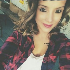 Meet your Posher, Kayla