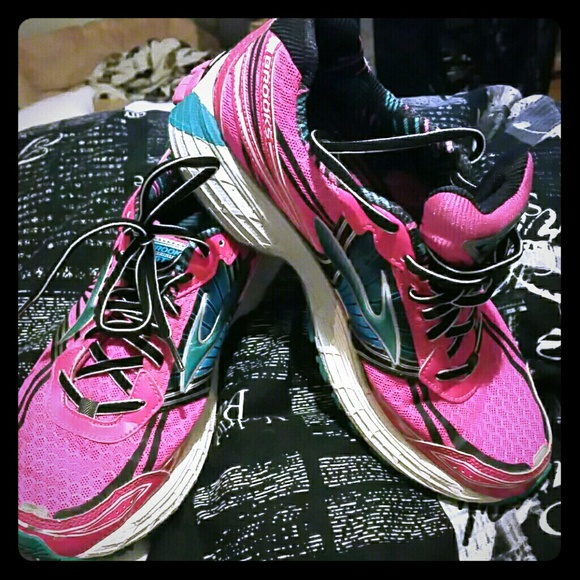 Brooks adrenaline GTS 14 Pink with blue accent