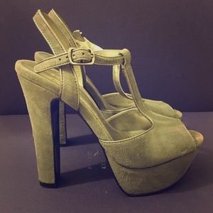 [Brand New] BCBGeneration grey platform