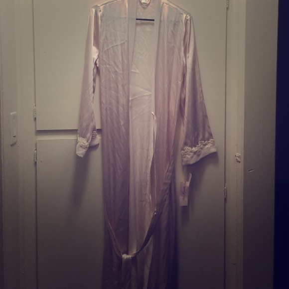 Robe, new with tag