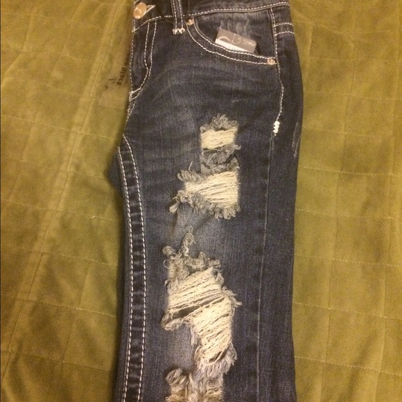 Ripped skinny jeans.