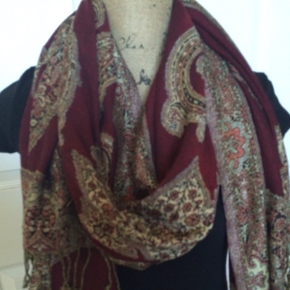 Scarf - Picture 1 of 3