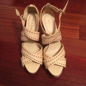 Pour la Vivtoire studded shoes