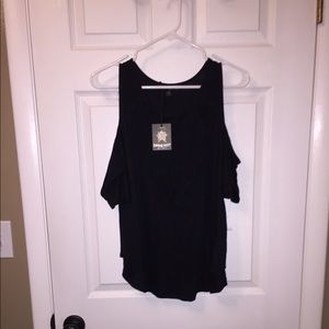 Peek a boo shoulder shirt