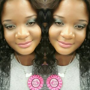 Meet your Posher, Della