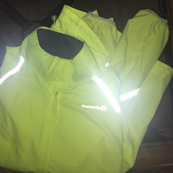 Avalanche Wind Breaker