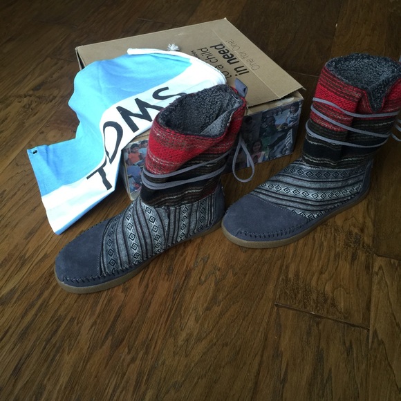 NWT Toms mixed woven boots