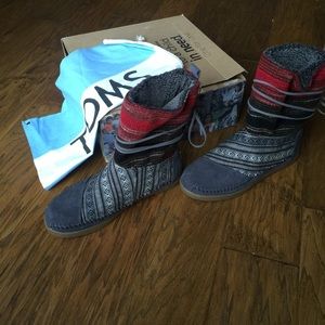 NWT Toms mixed woven boots