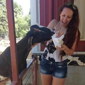 Meet your Posher, Caroline