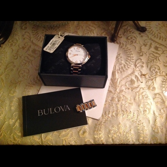 Ladies Bulova oversized watch. Worn few times - Picture 3 of 4