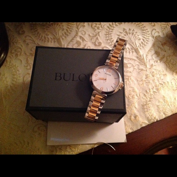 Ladies Bulova oversized watch. Worn few times - Picture 4 of 4