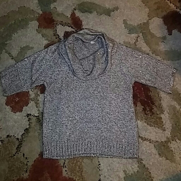 Short sleeve sweater