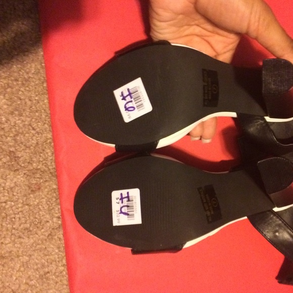 Heels - Picture 3 of 4