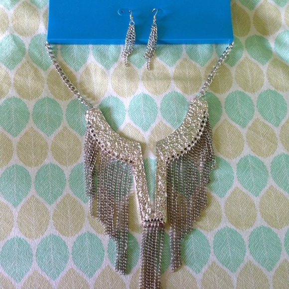 Necklace - Picture 2 of 4