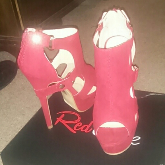 Red circle Pumps - Picture 2 of 4