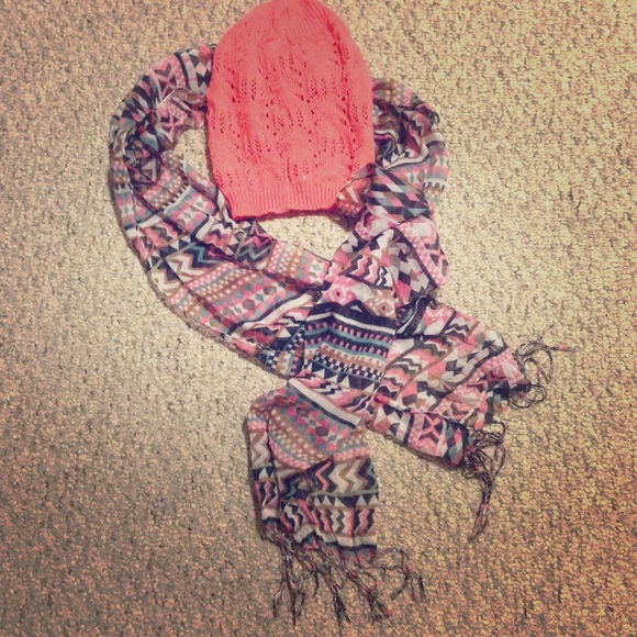 Hat and scarf deal. NWOT. Great for winter! - Picture 1 of 3