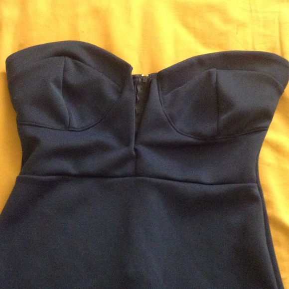 Foreign Exchange.        Size MEDIUM - Picture 2 of 3