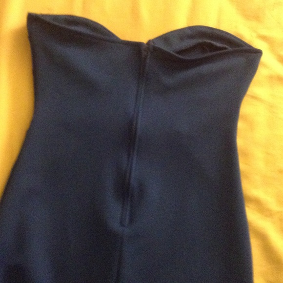 Foreign Exchange.        Size MEDIUM - Picture 3 of 3