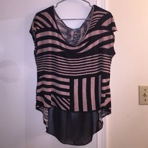 *MARKDOWN*Beige and black top with long sheer back