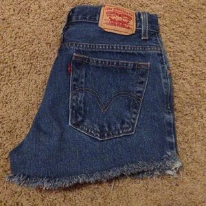 High waisted destroyed levis shorts