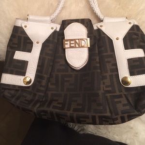 BLACK FRIDAY SALE🎁🎉🎀 FENDI shoulder bag
