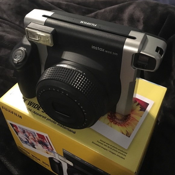 FujiFilm Instax WIDE Instant Film Camera - Picture 4 of 4