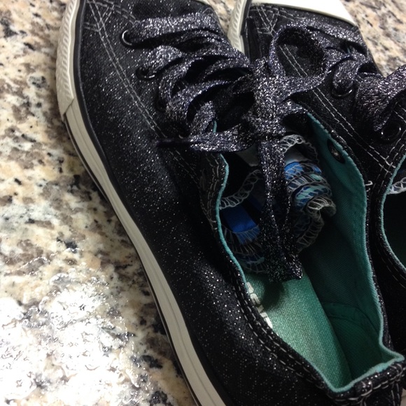 converse - Picture 2 of 4