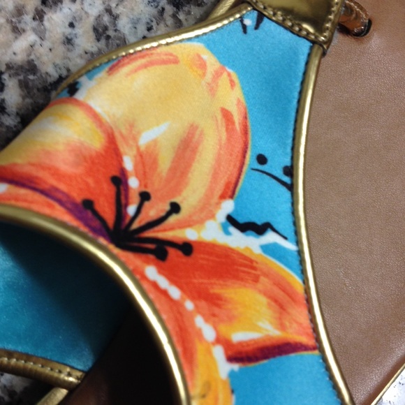 sandals - Picture 4 of 4