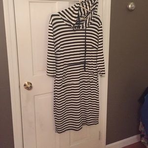 Fashion to figure black and white dress