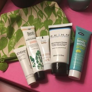 [New] Beauty goodies bundle #2 (with makeup bag)