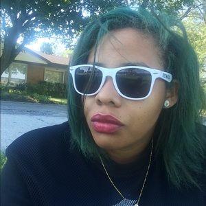 Meet your Posher, Denisha