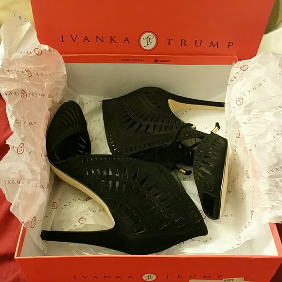 Ivanka Trump Shoes - FOR @RAINESLT 🌹🌼 Ivanka Trump peep toe heel 🌼🌹