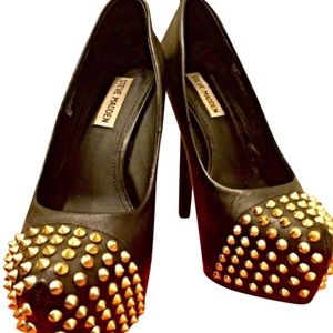 Steve Madden Bolddd Pump