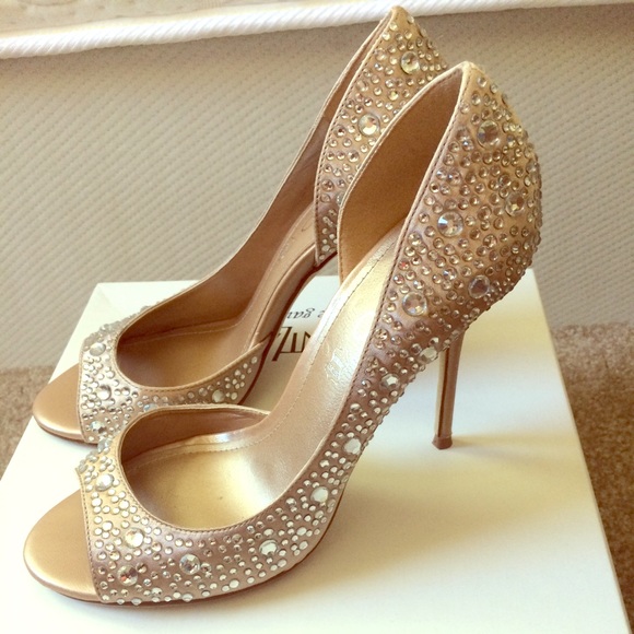Still Available!Charming Aldo heels! - Picture 1 of 3