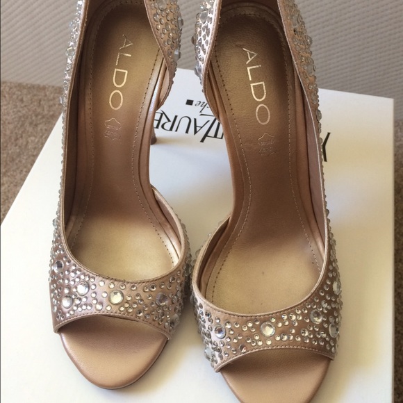 Still Available!Charming Aldo heels! - Picture 2 of 3