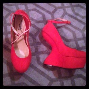 Gorgeous Red Heel-less platform shoes